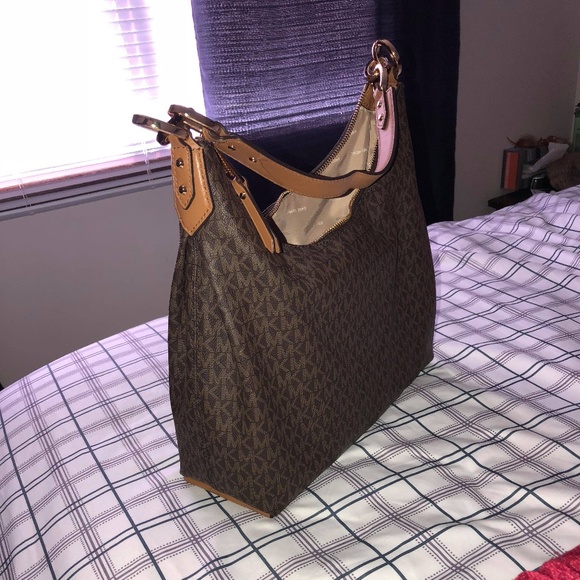 Michael Kors hand bag - Picture 2 of 3